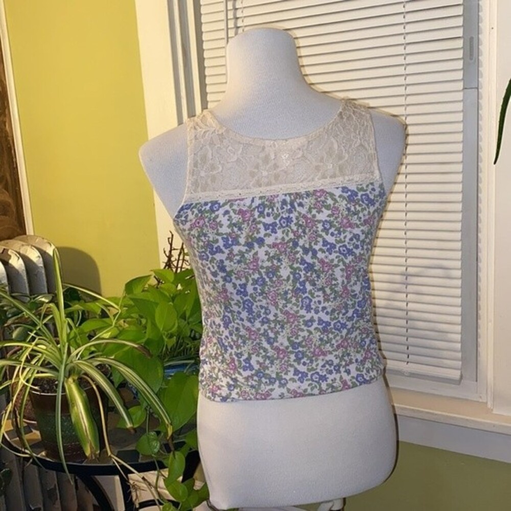 Floral Spring Top - Picture 5 of 9